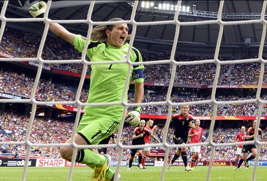 Angerer comemora segundo pênalti pegue na Final(Foto: UEFA.com)