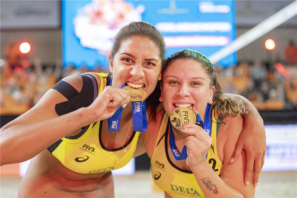 ana patricia e rebeca são ouro em etapa do mundial de volei de praia